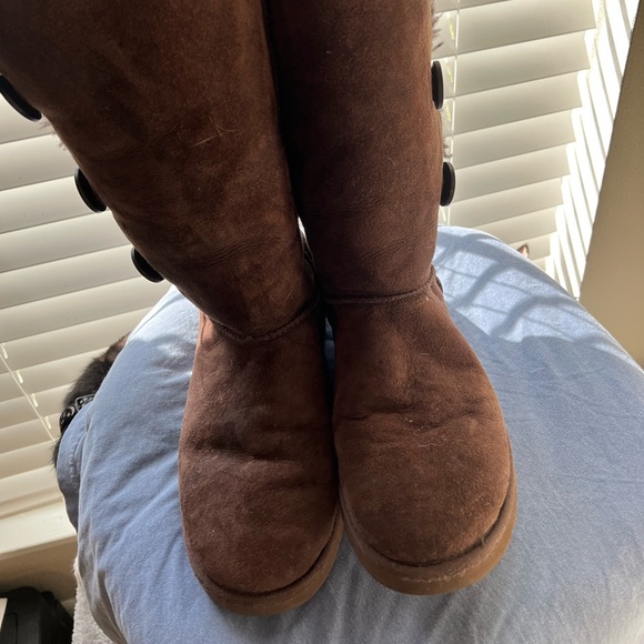 UGG BAILEY SUEDE BUTTON BOOTS + UGG CLEANING KIT - Picture 2 of 7